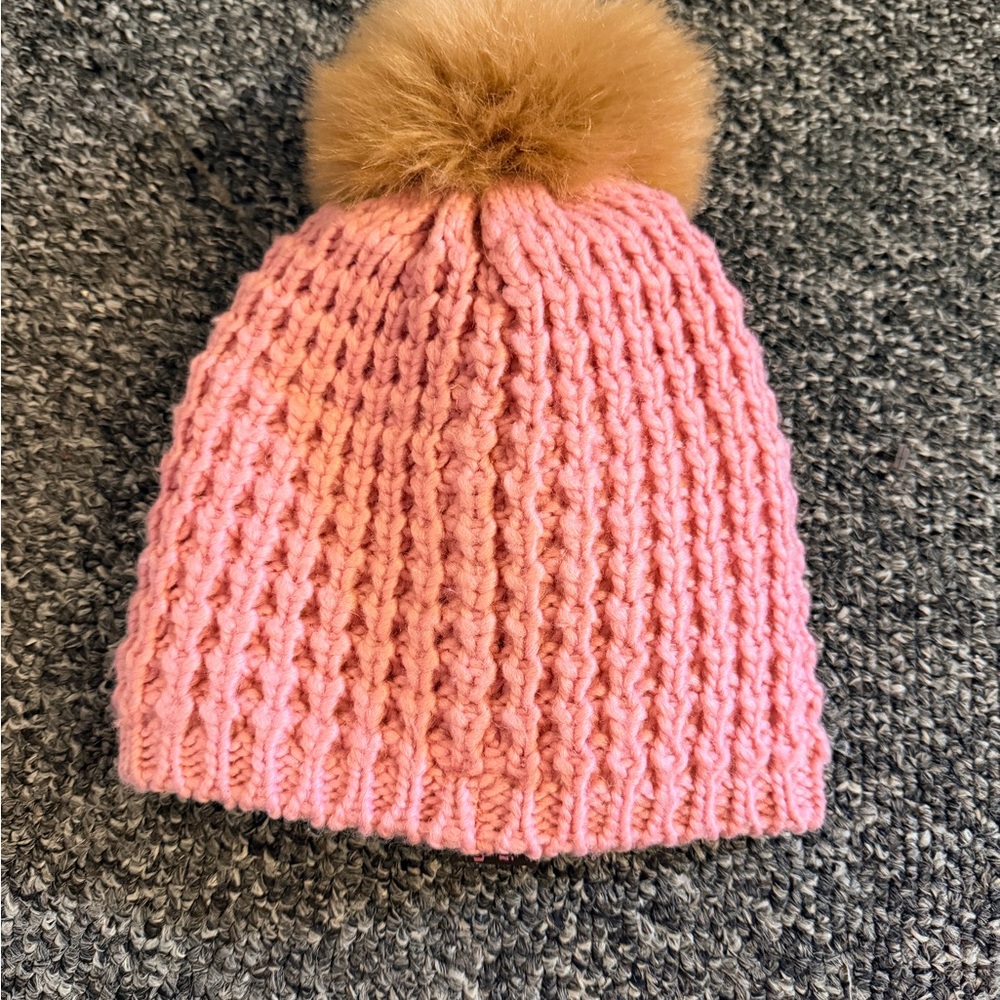 Chic Pink Knit Beanie with Faux Fur Pom